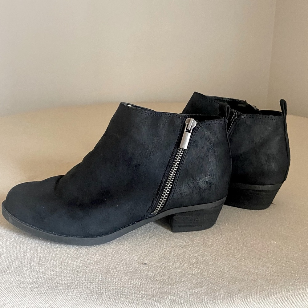Black booties in Size 6 1/2 by Carlos by Carlos Santana